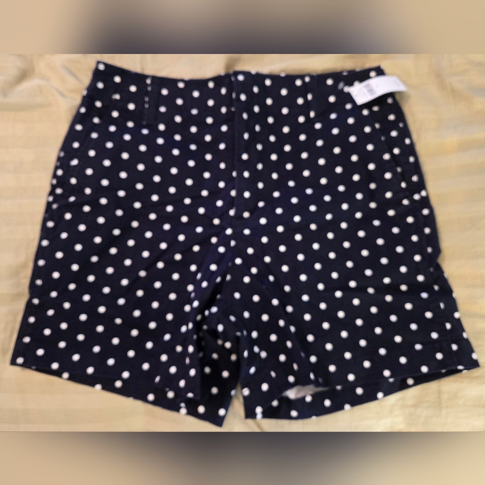 GAP Downtown Khaki Shorts in Navy/White Polka Dot. Size 4/27. BNWT